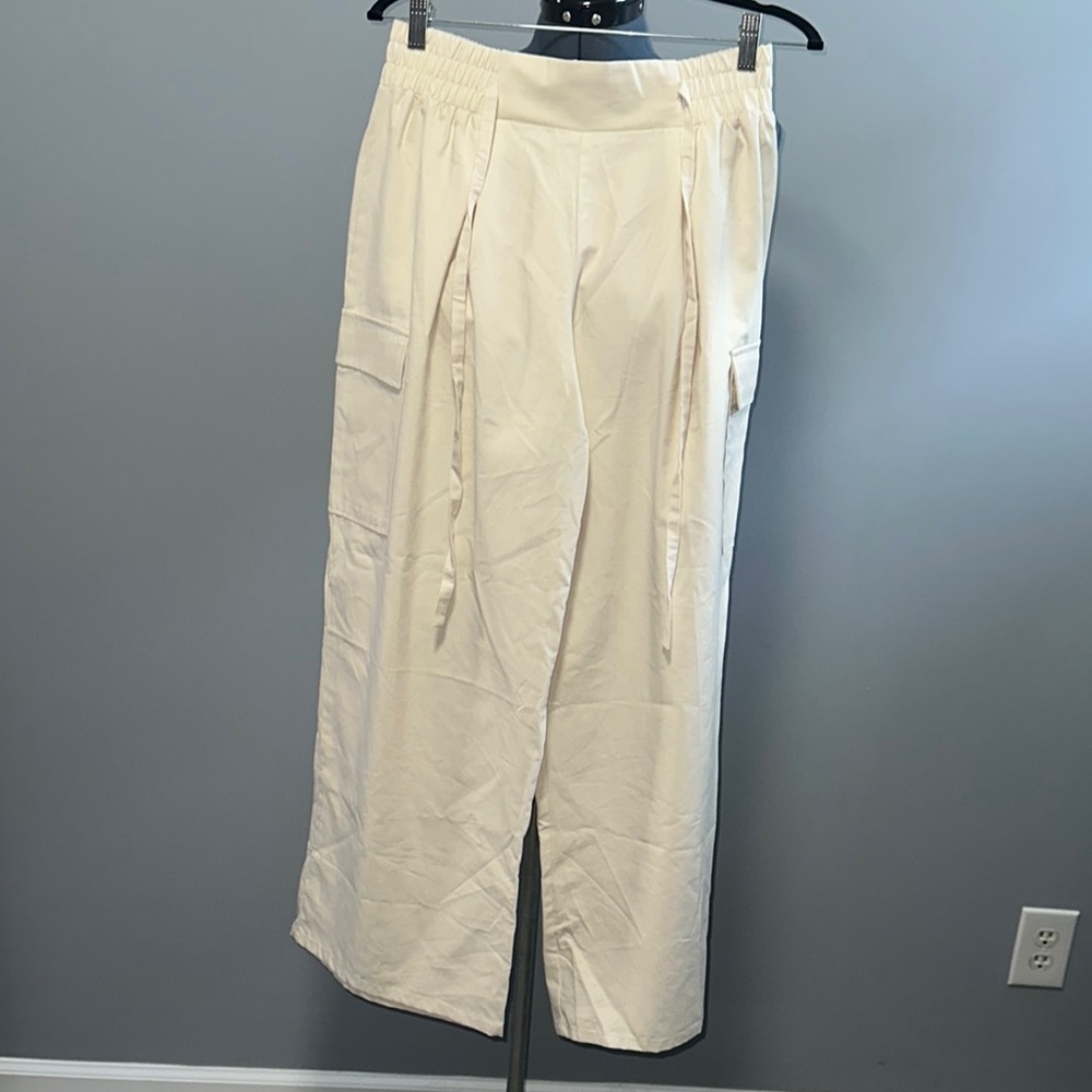 **BRAND NEW** SIENNA SKY CARGO PANTS